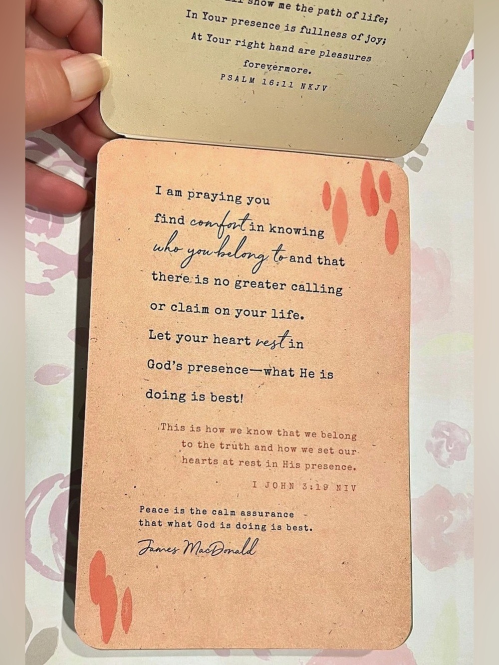 DaySpring Prayers to Share: 100 Pass-Along Notes to Be Still & Know - Picture 3 of 3